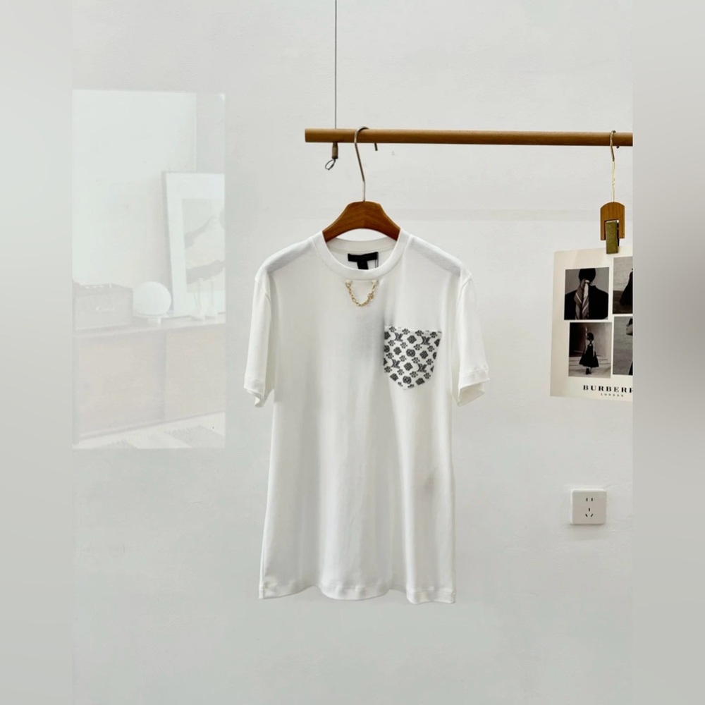 LOUIS VUITTON, SIGNATURE PLAQUE T-SHIRT / NEW SEASON !!!